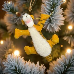 2 Vintage Felt Winnie the Pooh Figures Doll Felt Pooh & Tigger B14